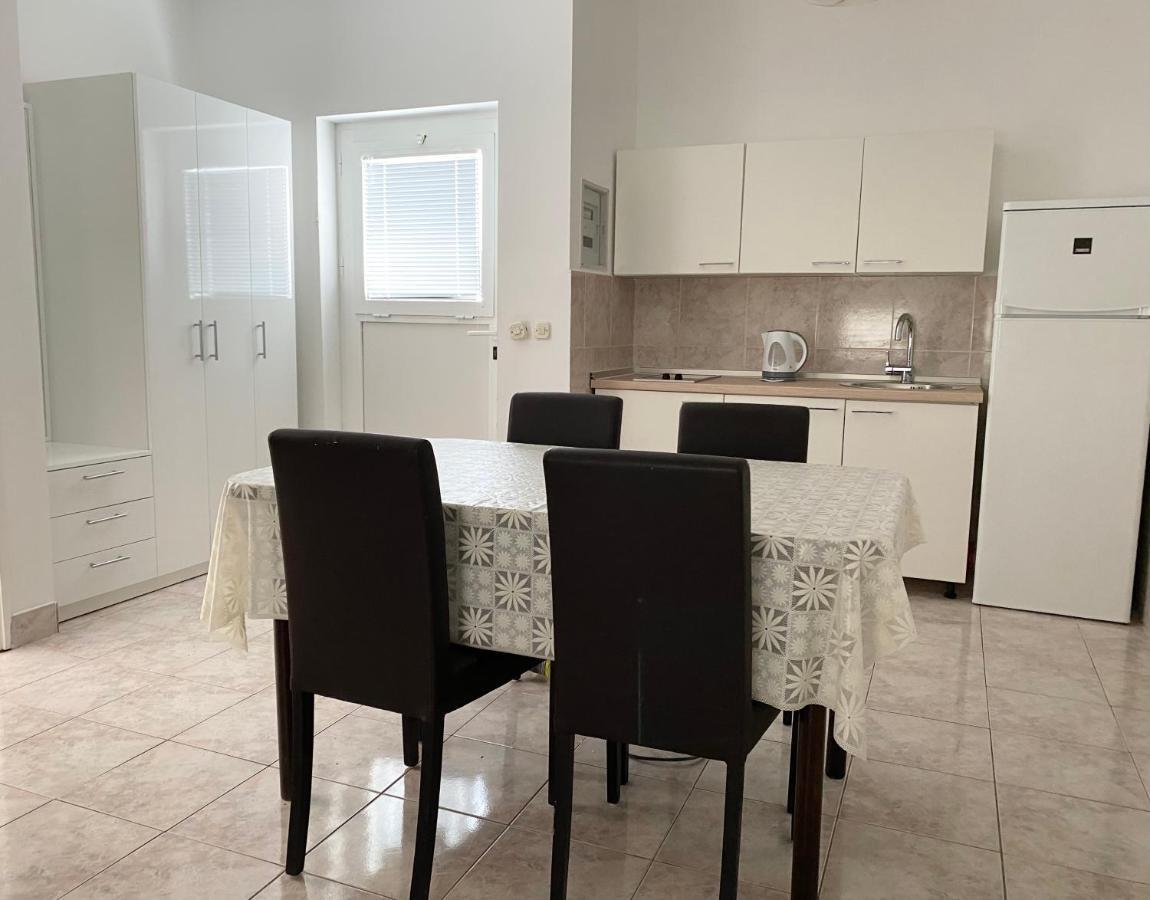 Emanuela 2 Apartment Novalja Ngoại thất bức ảnh