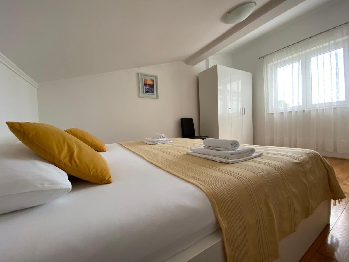Emanuela 2 Apartment Novalja Ngoại thất bức ảnh