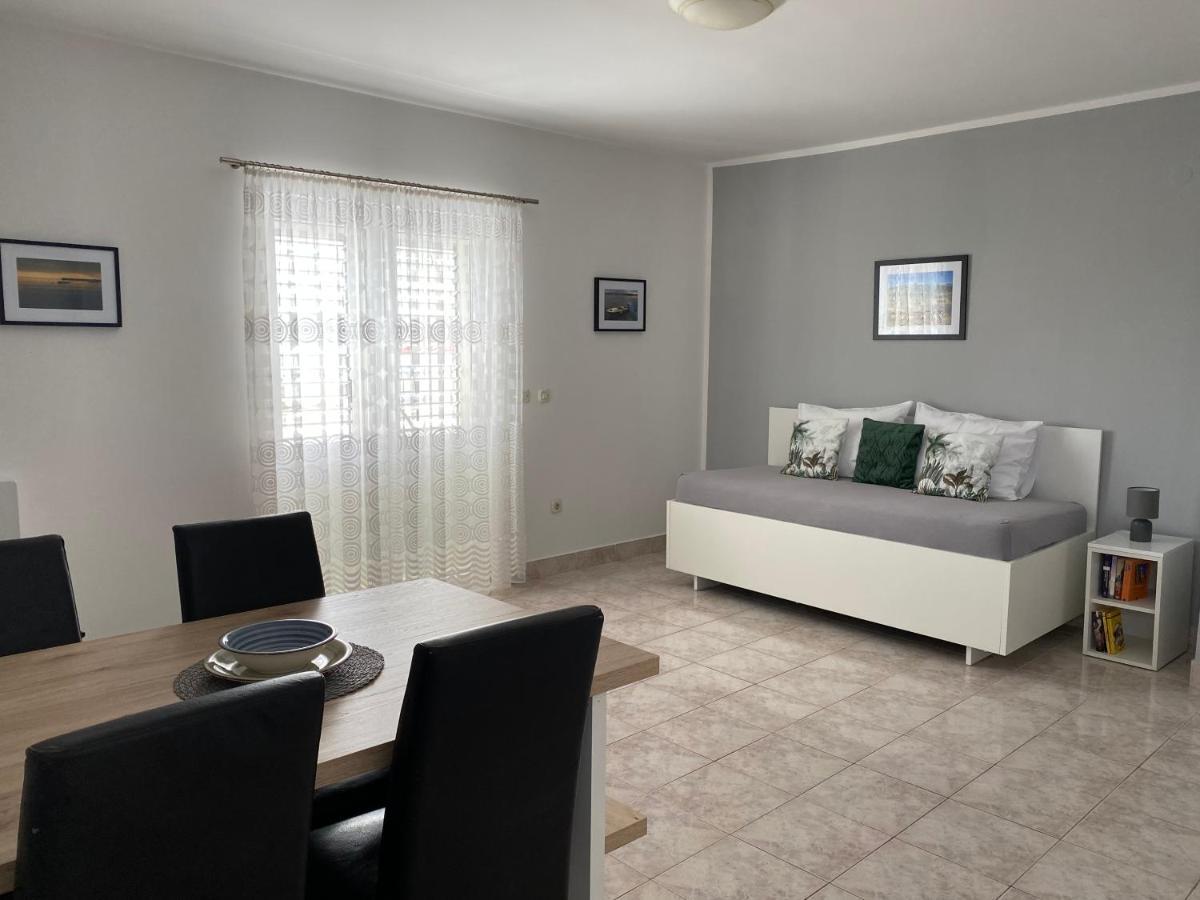 Emanuela 2 Apartment Novalja Ngoại thất bức ảnh