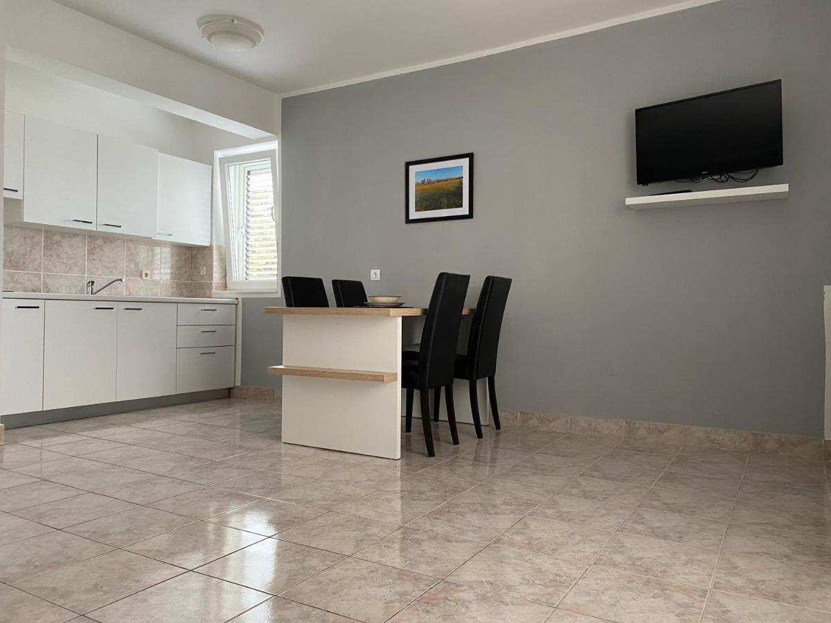Emanuela 2 Apartment Novalja Ngoại thất bức ảnh