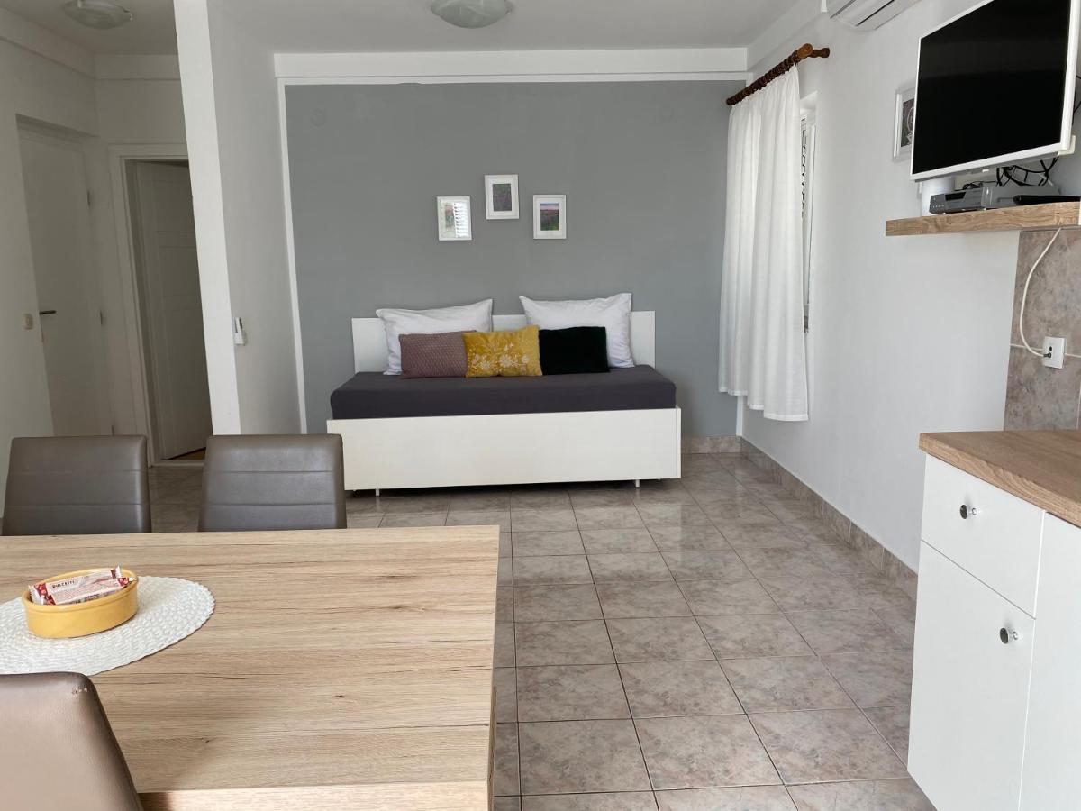 Emanuela 2 Apartment Novalja Ngoại thất bức ảnh