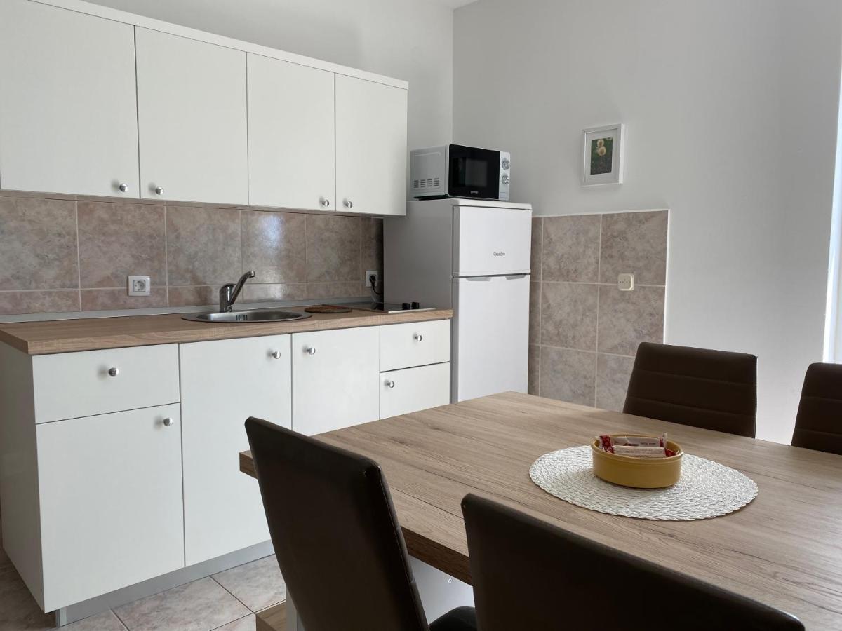 Emanuela 2 Apartment Novalja Ngoại thất bức ảnh