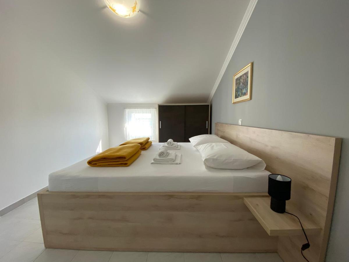 Emanuela 2 Apartment Novalja Ngoại thất bức ảnh