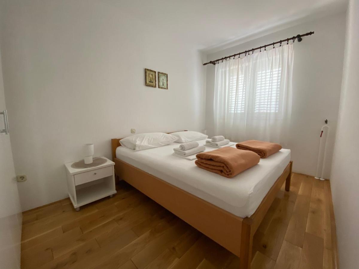 Emanuela 2 Apartment Novalja Ngoại thất bức ảnh