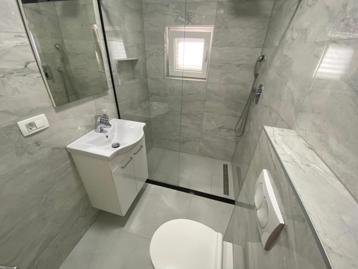 Emanuela 2 Apartment Novalja Ngoại thất bức ảnh