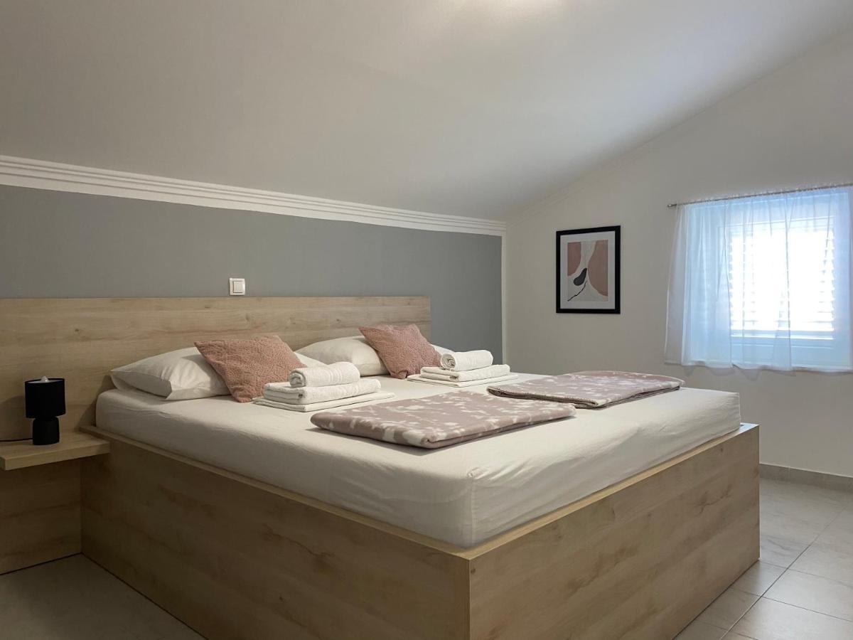 Emanuela 2 Apartment Novalja Ngoại thất bức ảnh